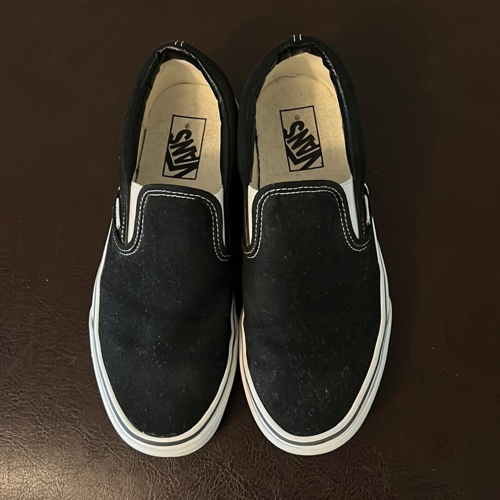 Black slip on Vans. Women’s size 9 or men’s 7.5. Gently worn, good condition.